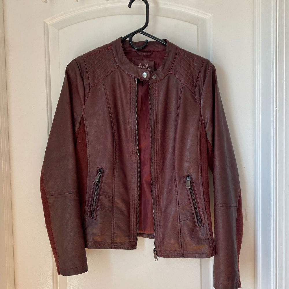 Sebby leather jacket in dark reddish color.